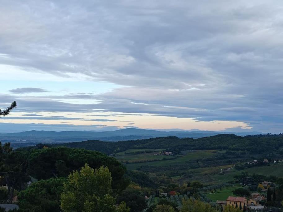 Splendido Ampio Appartamento A Montepulciano Bagian luar foto