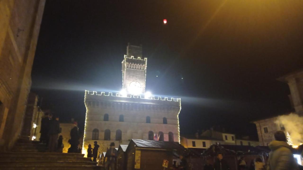 Splendido Ampio Appartamento A Montepulciano Bagian luar foto