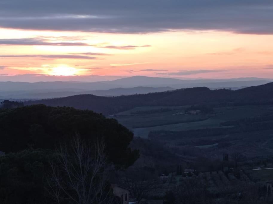 Splendido Ampio Appartamento A Montepulciano Bagian luar foto