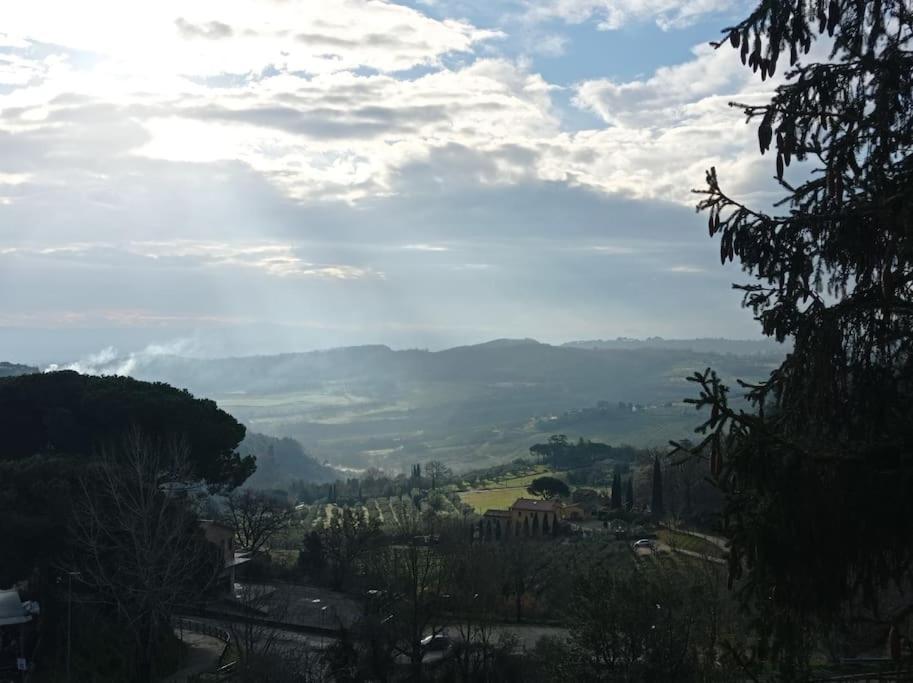Splendido Ampio Appartamento A Montepulciano Bagian luar foto