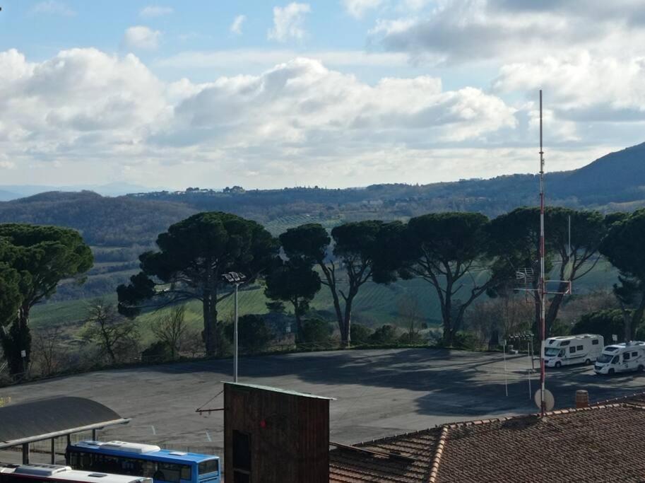 Splendido Ampio Appartamento A Montepulciano Bagian luar foto