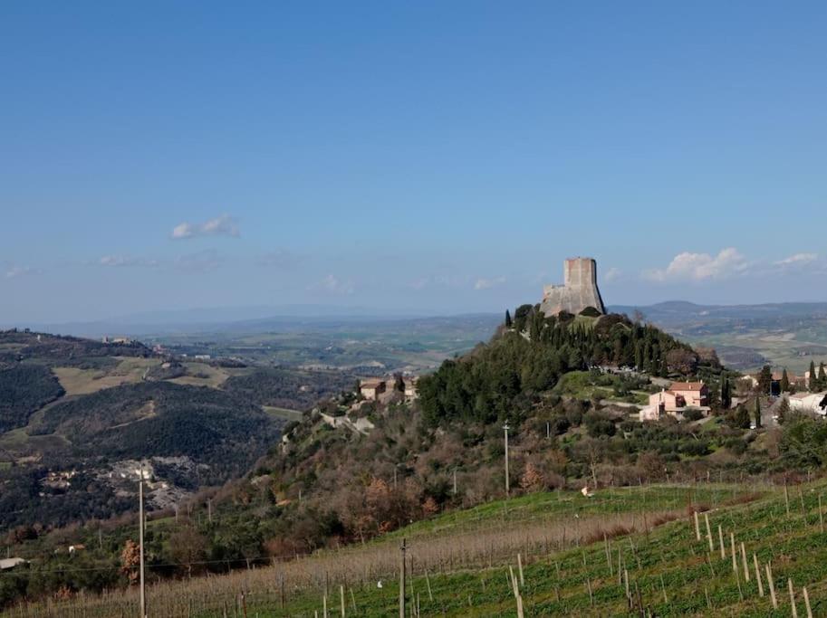 Splendido Ampio Appartamento A Montepulciano Bagian luar foto